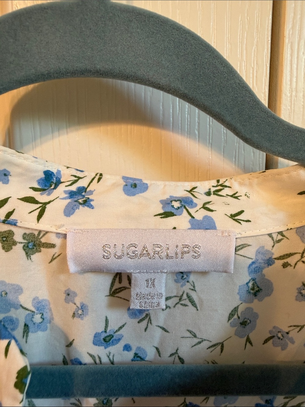 Sugarlips White Floral Button-Front Puff Sleeve Blouse - Picture 2 of 3